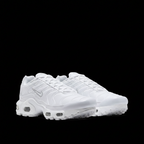 Nike Air Max Plus (Tn) in white. Designer Estate