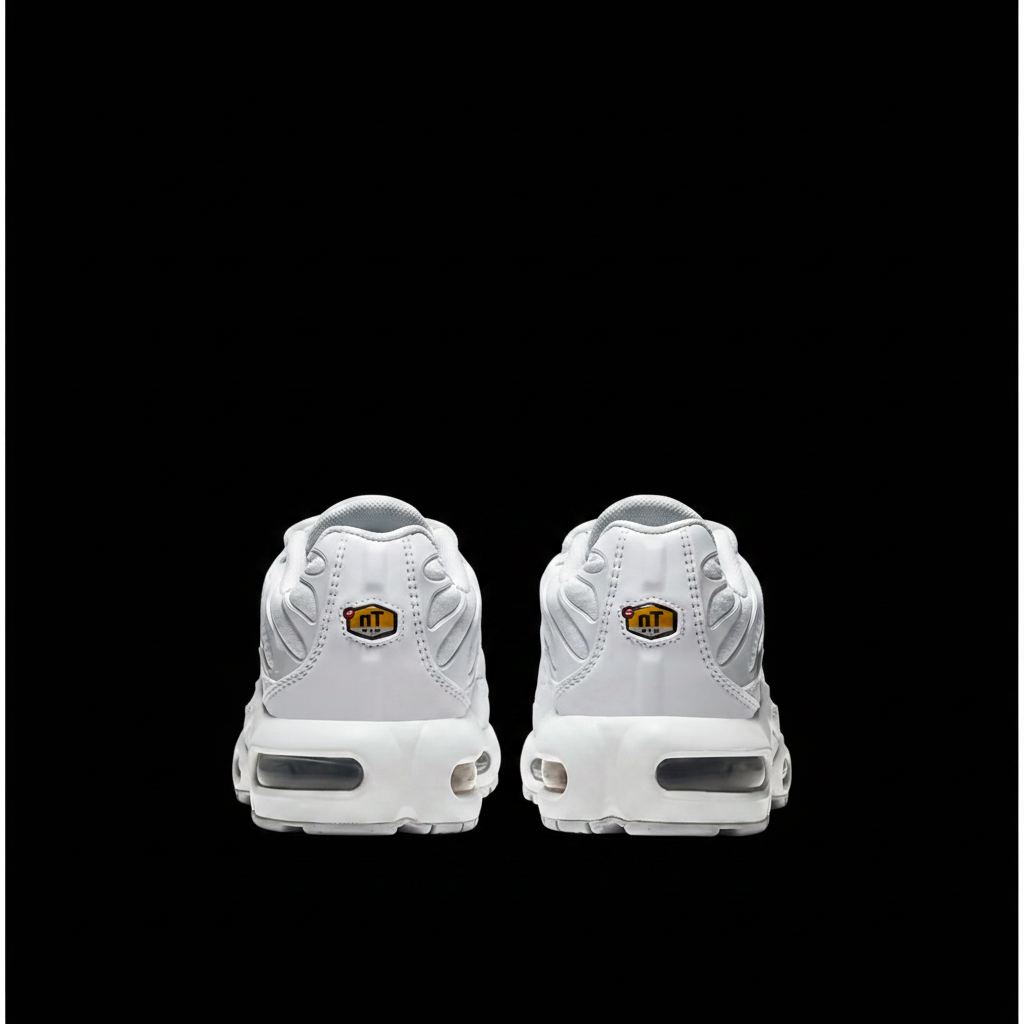 Nike Air Max Plus (Tn) in white. Designer Estate
